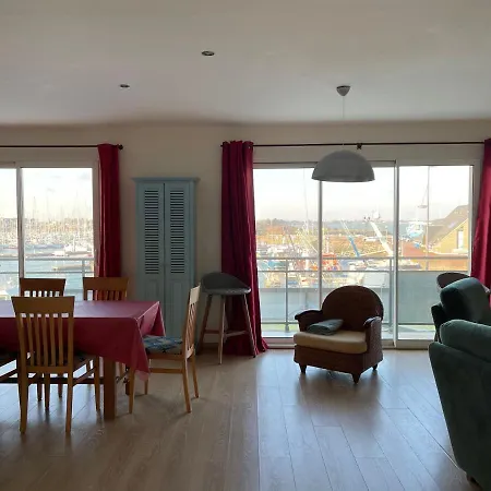 Panorama Et La Vie Du Port * Saint-Vaast-la-Hougue