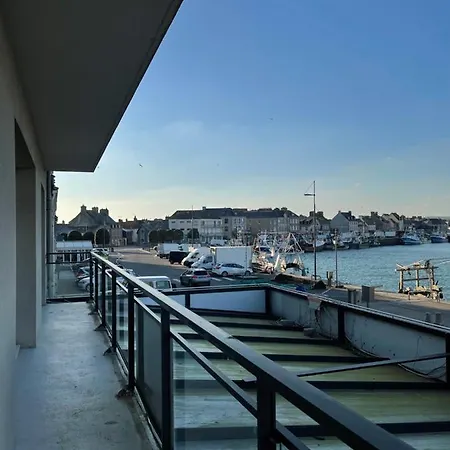 Panorama Et La Vie Du Port Saint-Vaast-la-Hougue
