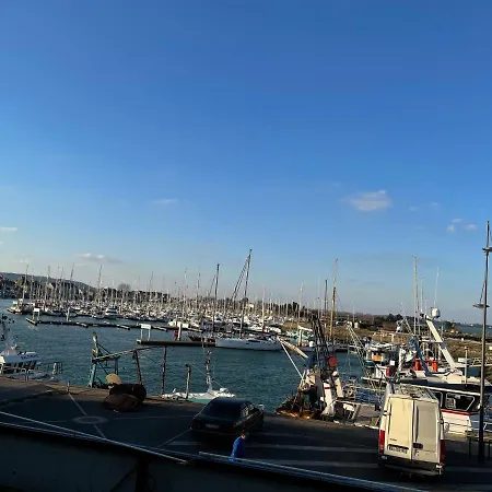 Panorama Et La Vie Du Port * Saint-Vaast-la-Hougue